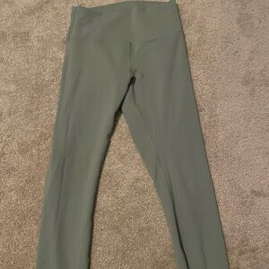 Lululemon high-rise tight 25”, size 8, in light green
